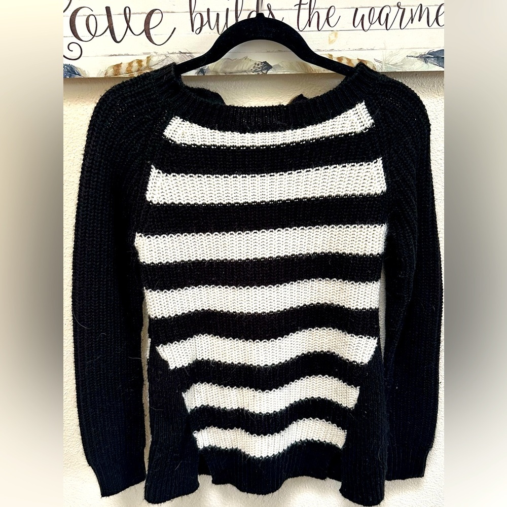 Black&White striped sweater
